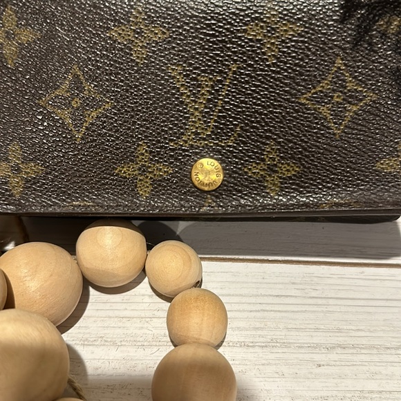 🌟VINTAGE LOUIS VUITTON SARAH WALLET🌟 - Picture 3 of 9